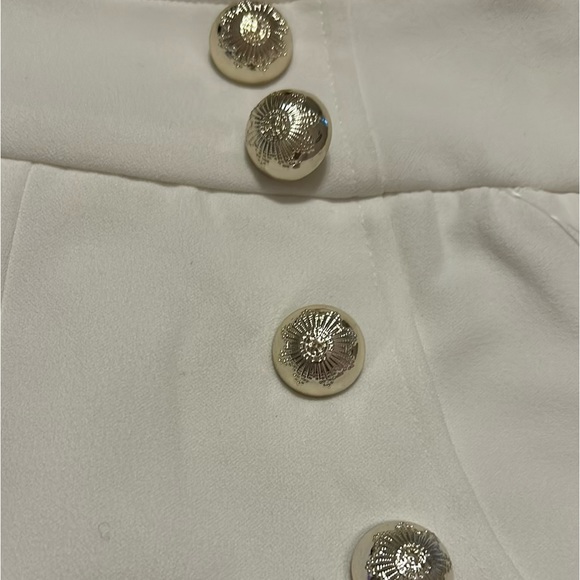 White and gold buttoned shorts - Picture 3 of 4